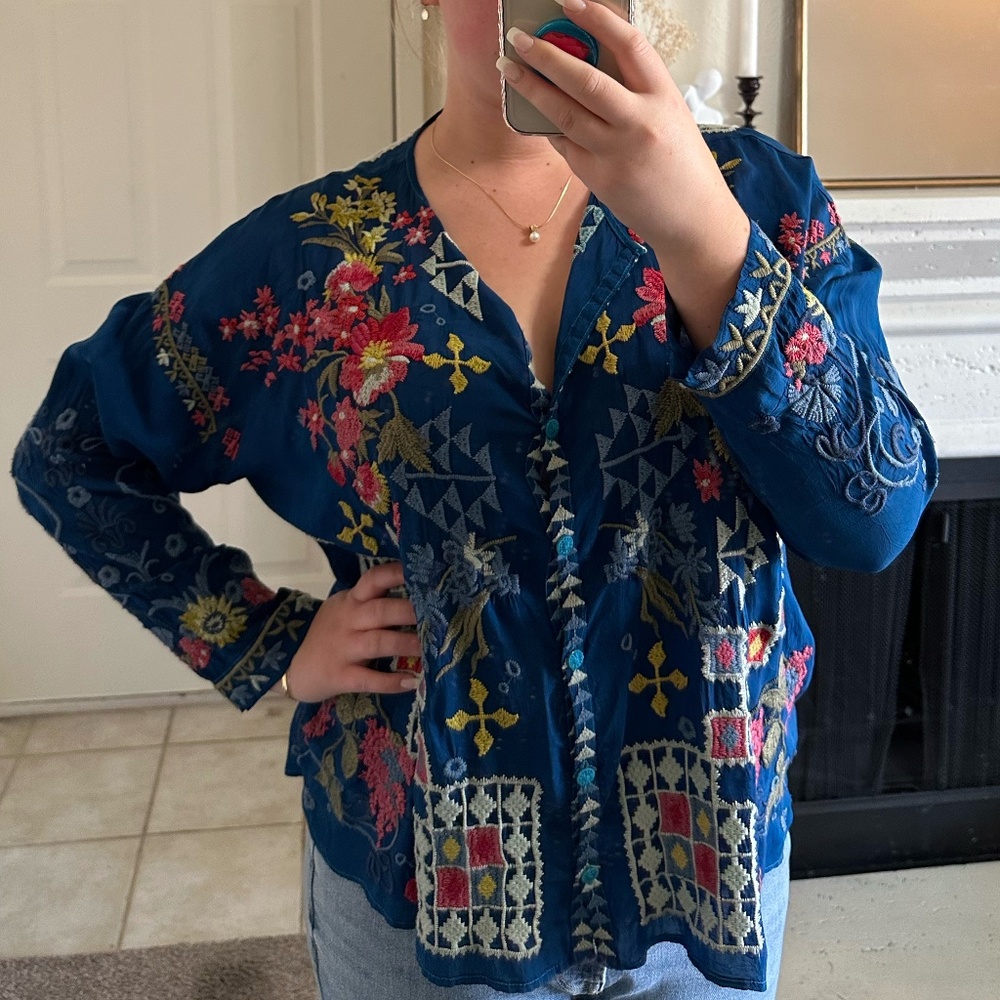 *Mint Condition* JOHNNY WAS Embroidered Blouse
